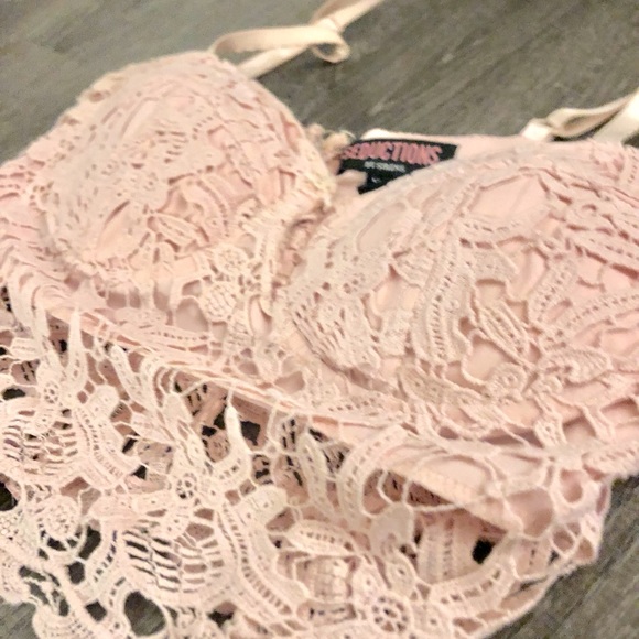 Cropped Lace Shirt - Picture 2 of 3